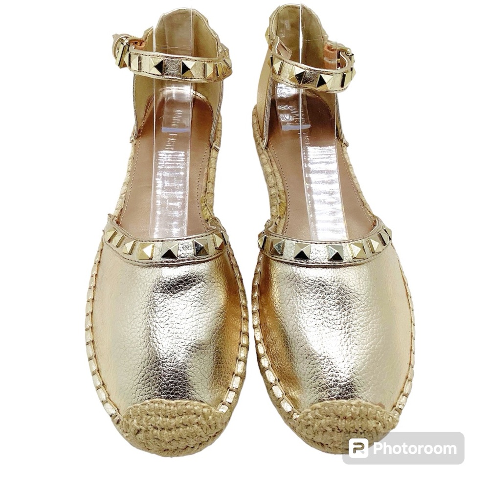 {Marc Fisher} GRAZE 2 Studded Sandals